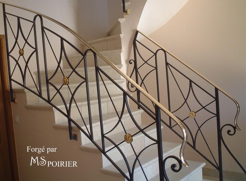 Escalier beton avec rampe croisade forge